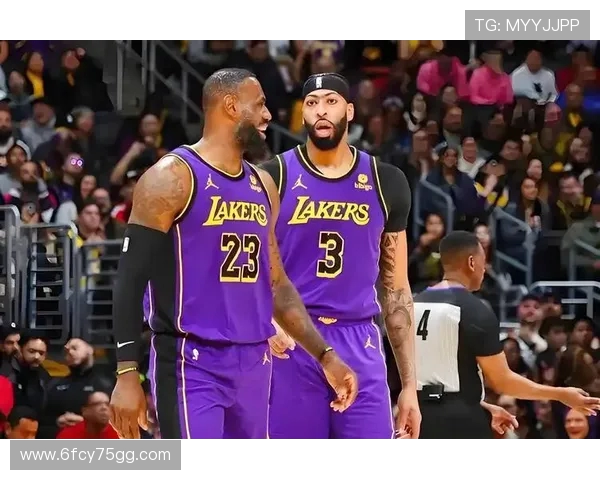 湖人旧将DFS与爱妻完婚 现场亲吻甜蜜庆祝并育有五子 湖人旧将DFS与爱妻完婚 现场亲吻甜蜜庆祝并育有五子