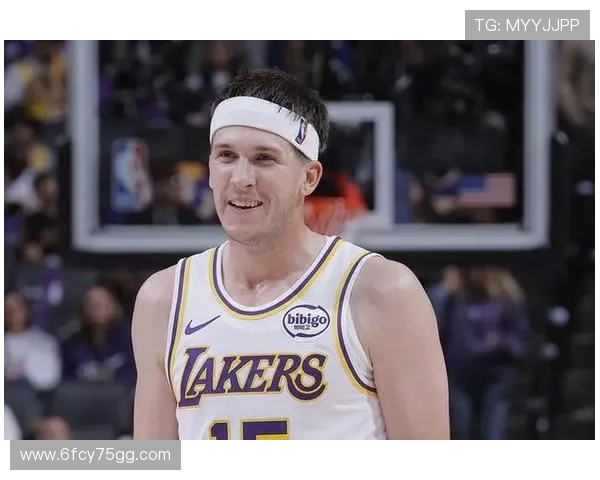 里夫斯急停妙造犯规强势打成2加1助湖人稳局展现关键先生本色